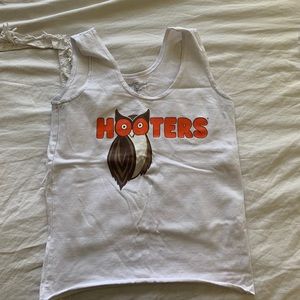 Hooters tank top